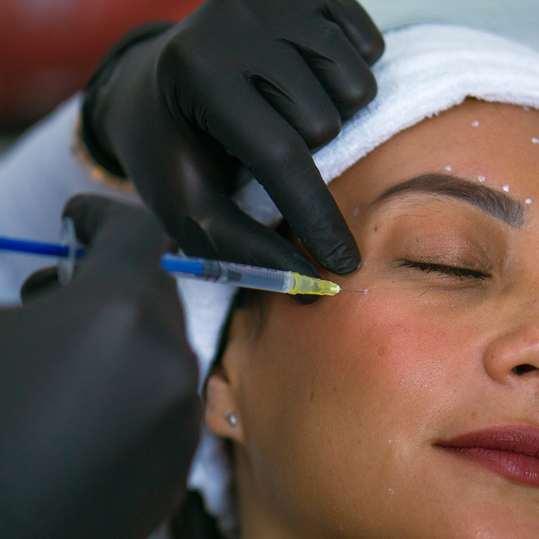 Dr. Darwin Serrano Zh. Dra. Carolina Tubay de S. Otorrinolagingologo, Otorrino. orlface. Manta. Salinas. Rinoplastia.