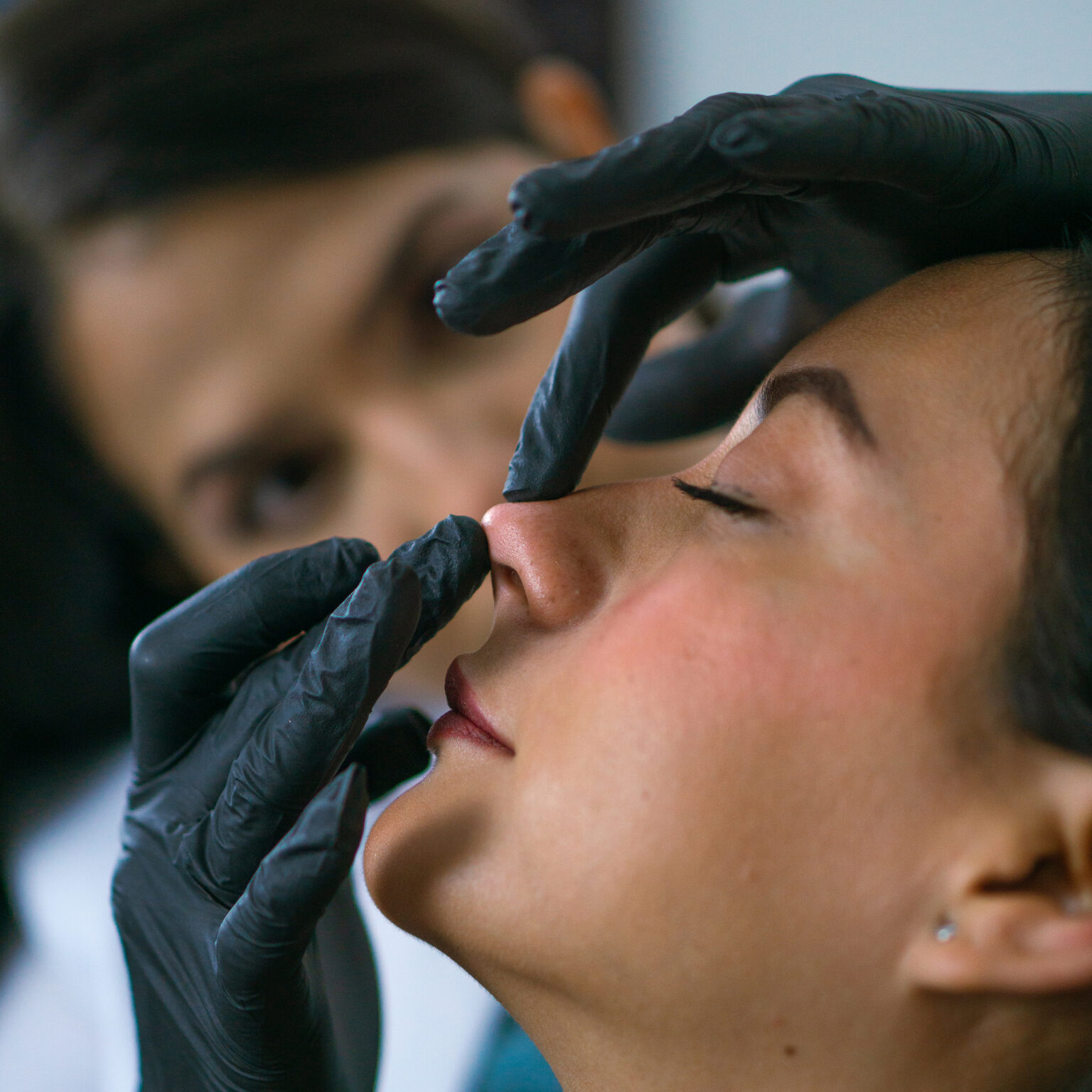 Dr. Darwin Serrano Zh. Dra. Carolina Tubay de S. Otorrinolagingologo, Otorrino. orlface. Manta. Salinas. Rinoplastia.