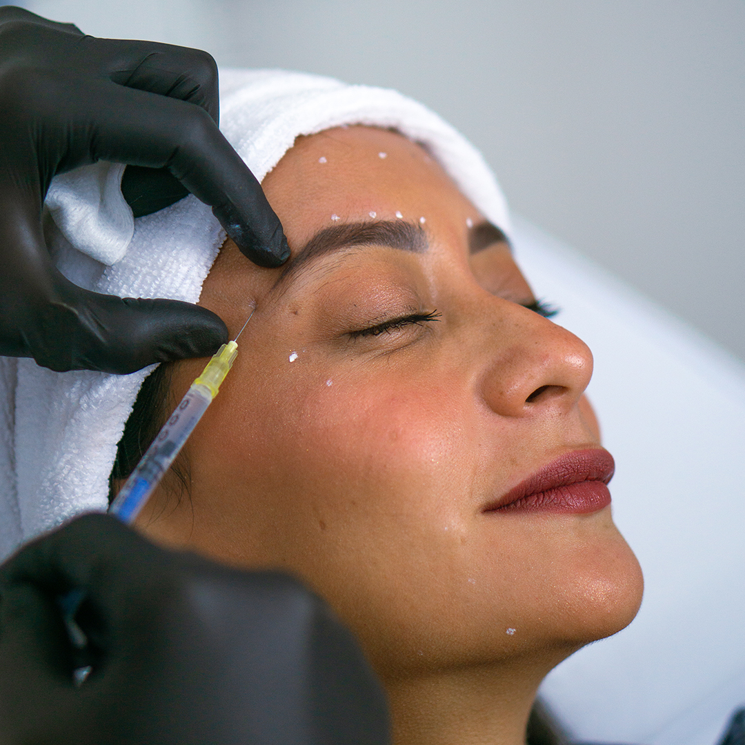 Dr. Darwin Serrano Zh. Dra. Carolina Tubay de S. Otorrinolagingologo, Otorrino. orlface. Manta. Salinas. Rinoplastia.